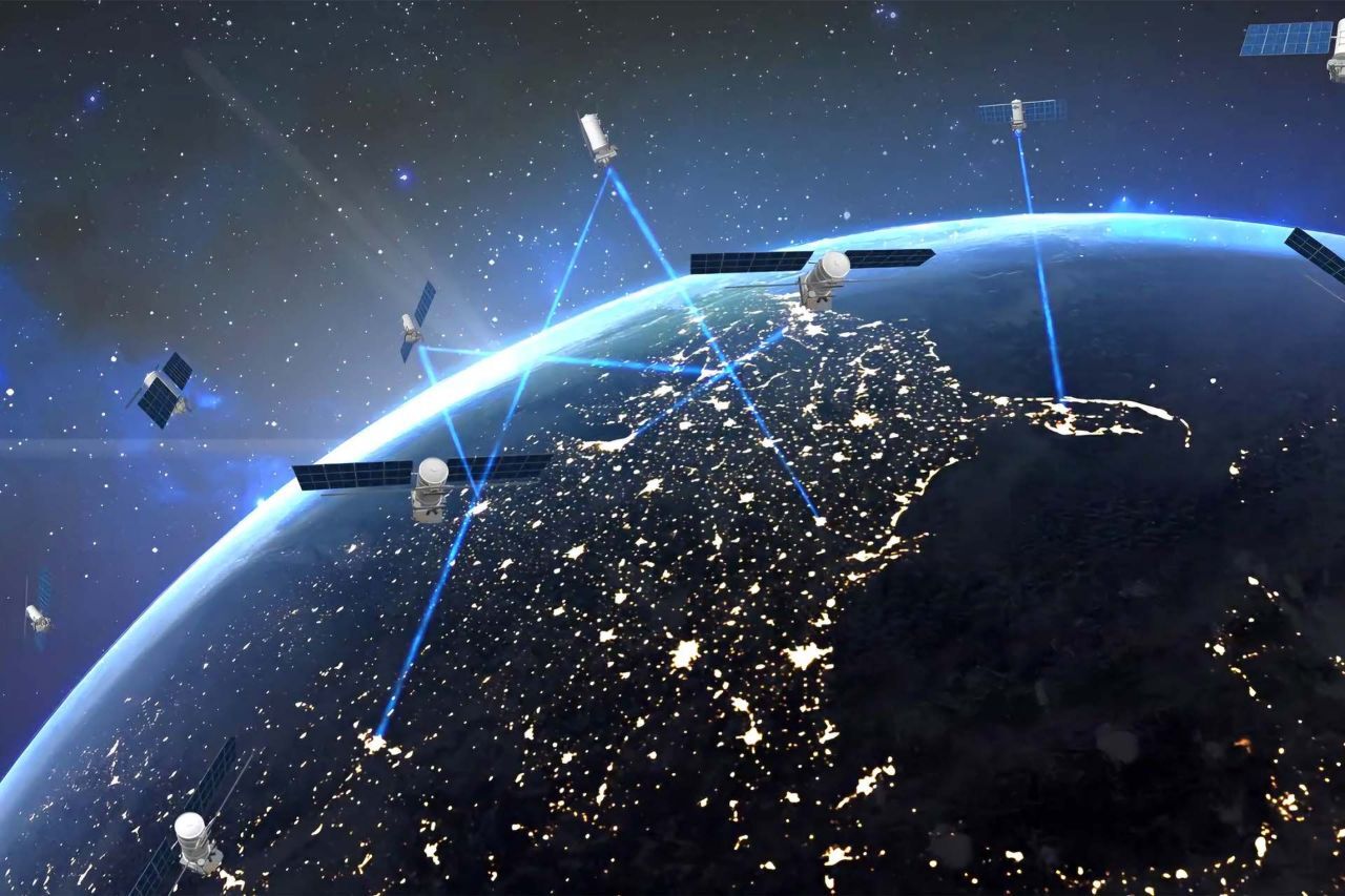 اگر قطب‌های مغناطیسی زمین معکوس شوند، چه بلایی بر سر ماهواره‌ها می‌آید؟