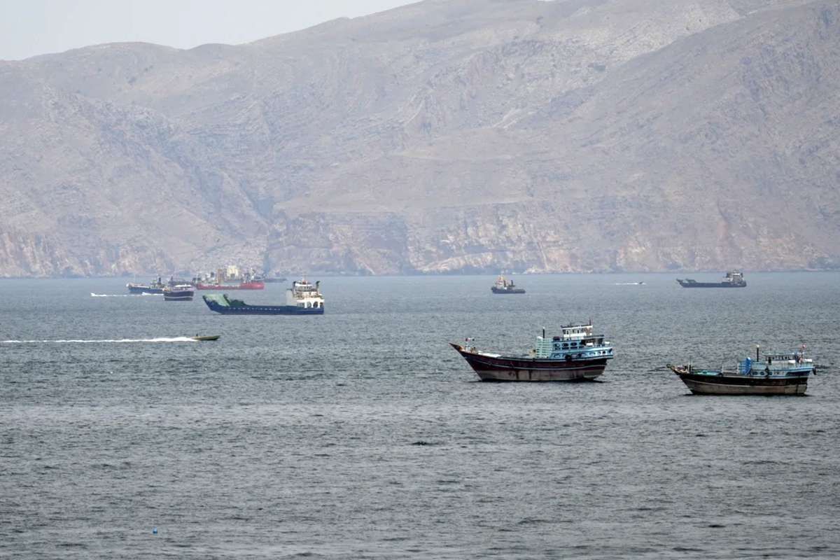 سخنگوی کمیسیون عمران مجلس: طرح «مدیریت راهبردی تنگه هرمز» در داخل کمیسیون‌های مجلس در حال بررسی است و فعلا خروجی معینی نداشته/ نظرات کلی در خصوص آن مطرح شده