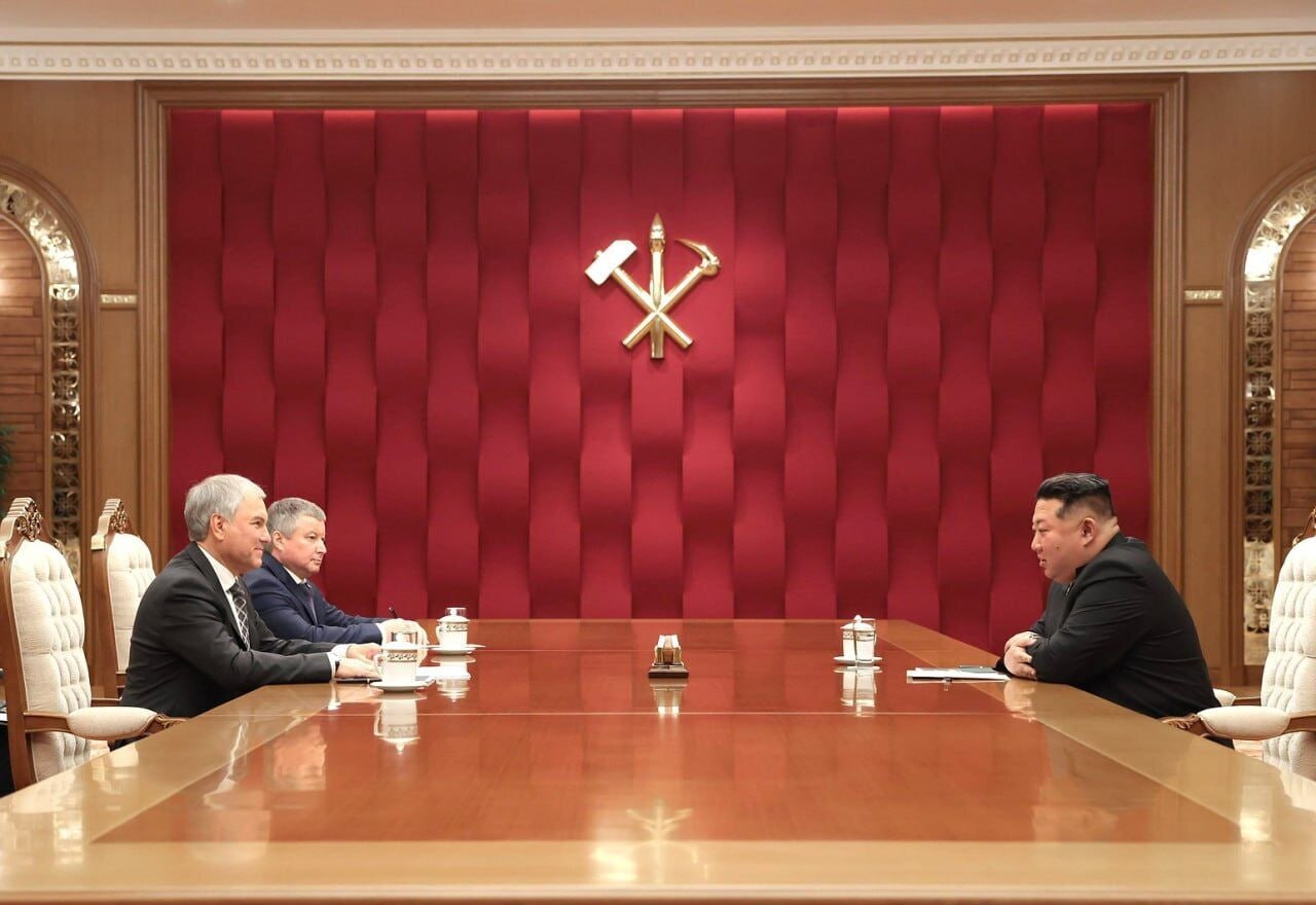 رئیس دومای دولتی روسیه پیام پوتین را به کیم جونگ اون تقدیم کرد