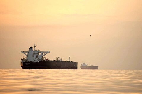 روزنامه تایمز: بیش از ۶۰۰ فروند کشتی بزرگ در تنگه هرمز سرگردان و گرفتار مانده‌اند/ ایران همچنان حاکمیت بر تنگه هرمز را [در اختیار] دارد/ عبور کشتی‌ها فقط از کریدور لارک امکان‌پذیر است که استفاده از آن نیازمند کسب مجوز و هماهنگی با سپاه است