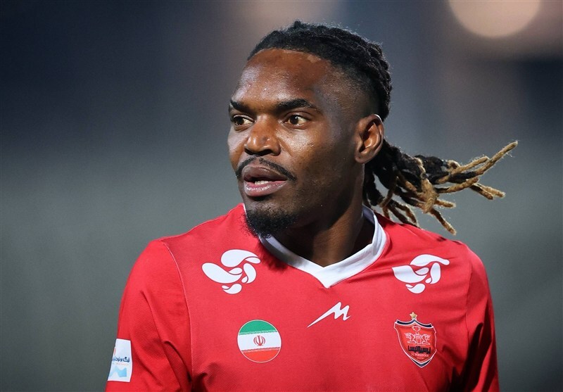 بیفوما، بازیکن کنگویی پرسپولیس: قبل از ترک ایران و در اوایل جنگ، یک شب ۴ موشک در ۳۰۰ متری خانه‌ام اصابت کرد/ هفته‌ها از فشار روحی و روانی ناشی از این موضوع رنج می‌بردم/ شما ایرانی‌ها واقعاً مردم شجاعی هستید که در این شرایط در کشورتان مانده‌اید؛ امیدوارم خداوند شما را حفظ کند