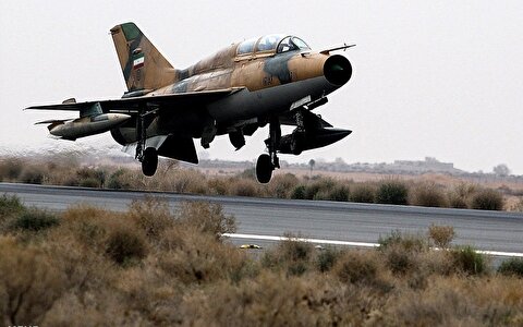 حیرت ناظران از مهارت خلبان ایرانی با جنگنده F۵/یک رسانه تخصصی نظامی: این حمله یکی از نادرترین تحولات نظامی در جنگ‌های برون‌مرزی معاصر آمریکا به شمار می‌رود/اف-۵ ایرانی در ارتفاع پایین از سامانه‌های پاتریوت و شبکه‌های دفاع هوایی، عبور کرده/این حادثه نشان می‌دهد که سامانه‌های دفاع هوایی یکپارچه گران‌قیمت ممکن است همچنان در برابر ابتکارات تاکتیکی نسبتاً کم‌هزینه آسیب‌پذیر باشند