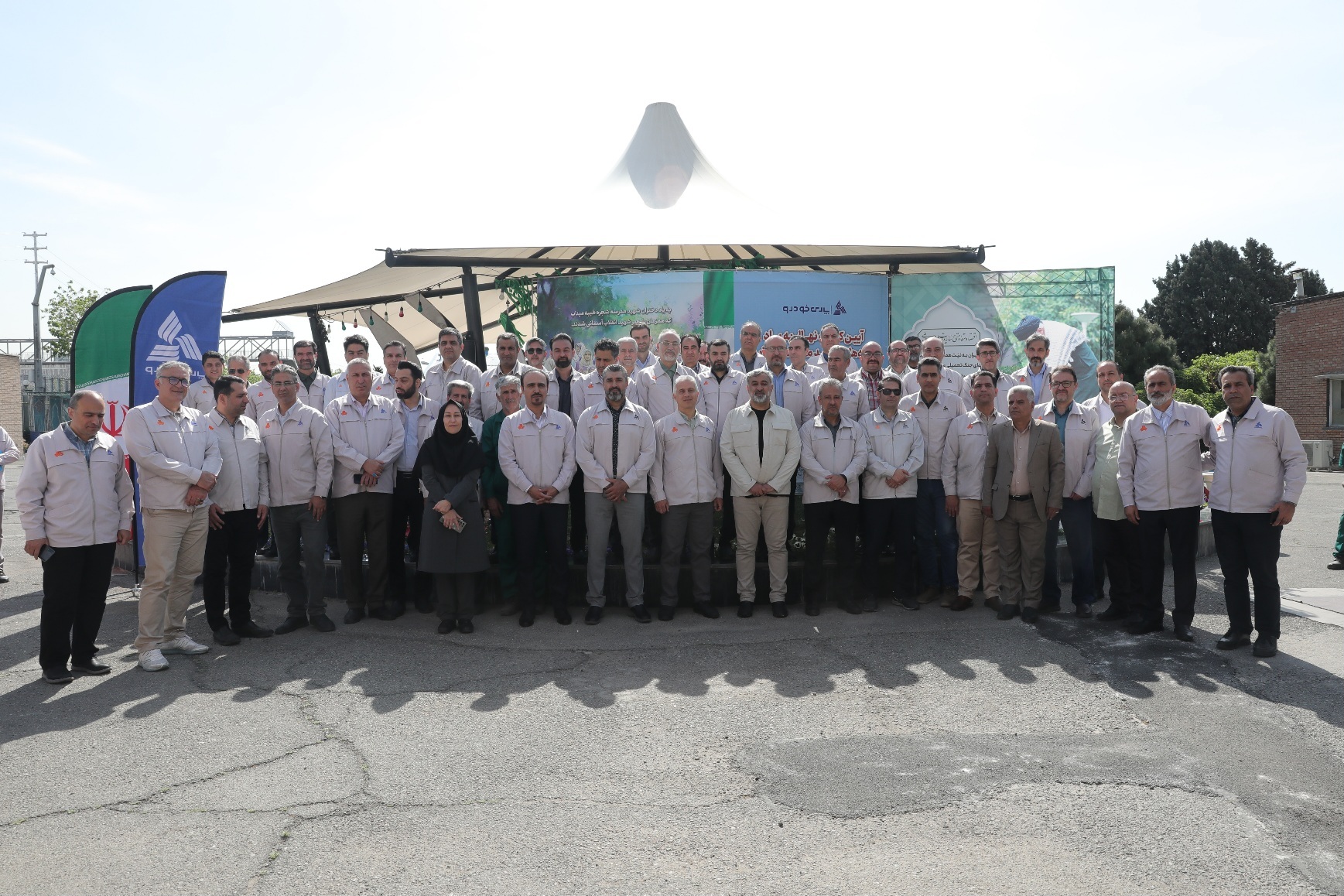 ۱۶۸ اصله نهال به یاد شهدای دانش آموز میناب در پارس خودرو کاشته شد