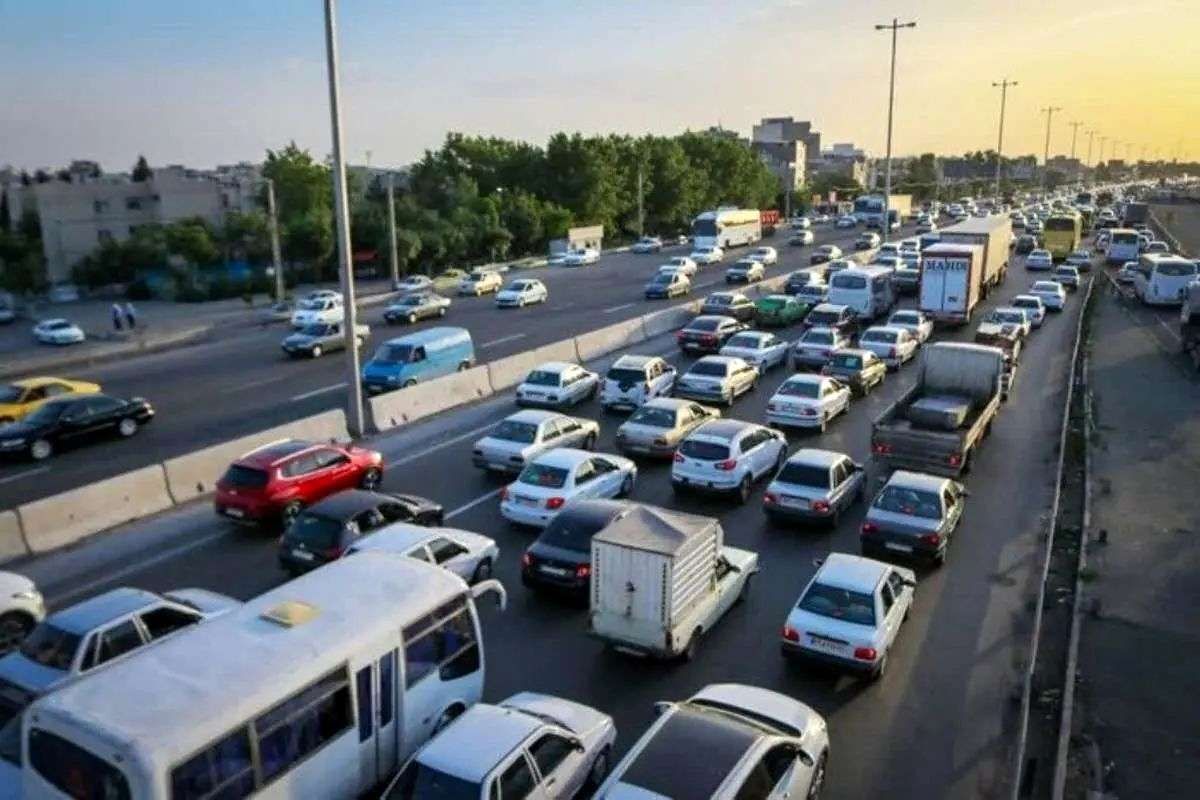 پلیس راه: ترافیک سنگین در ورودی‌های تهران/ بارش باران در محورهای شرقی و غربی کشور