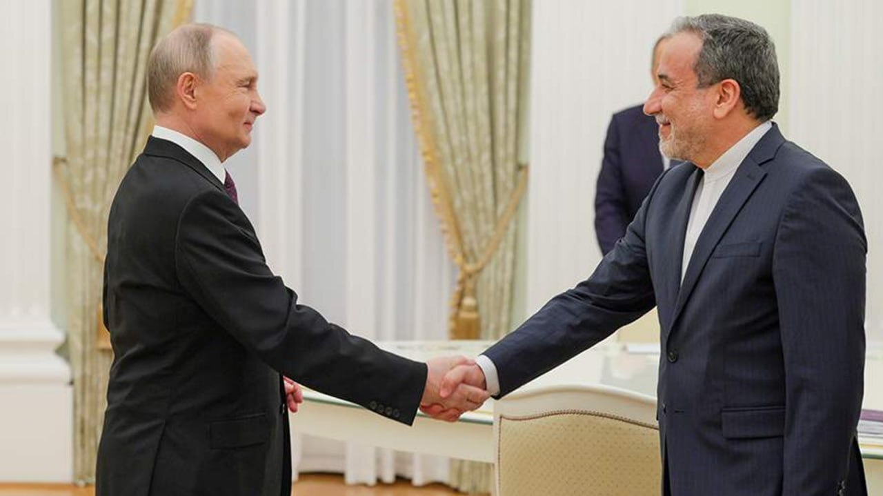 ادعای رویترز: پیش‌نویس مذاکرات از راه دور مذاکره خواهد شد تا زمانی که طرفین به اجماع نسبی برسند/ ادعای اکسیوس: پیشنهاد تازه ایران به آمریکا، موضوع اتمی را دور می‌زند تا به توافقی سریع‌تر دست یابد/ رویترز: ۱۰.۷ میلیون بشکه نفت خام ایران طی یک هفته از تنگه هرمز عبور کرده و از محاصره رهایی یافته/ پرس تی‌وی: در ایران بیش از ۱۵ موشک سنگین آمریکایی که خنثی شده‌اند، برای «مهندسی معکوس» منتقل شده‌اند