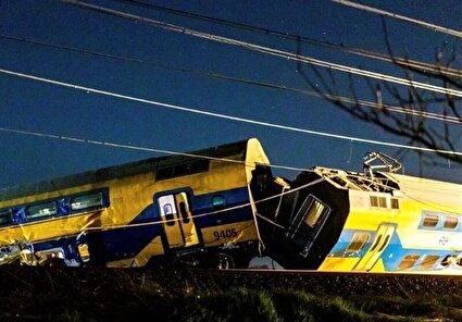 ببینید/ برخورد دو قطار در اندونزی ۷ کشته و ۸۰ زخمی بر جای گذاشت