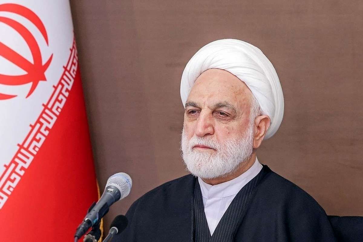 رئیس قوه قضائیه: ایرانیان خارج از کشور که در گذشته مرتکب اقداماتی شدند، اما اکنون تجاوز دشمن به خاک وطن رگ غیرت آن‌ها را جنبانده و موضع گرفته‌اند، آغوش ایران به روی‌شان باز است/ مصادره اموال خائنین به وطن، عین عدالت گستری است/ برای عناصری که به وطن ضربه زده‌اند، فرش قرمز پهن نمی‌کنیم