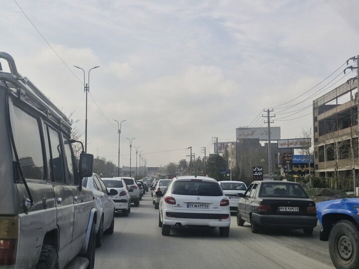 پلیس راه: ترافیک سنگین در ورودی‌های تهران/ بارش باران همراه با ماه گرفتگی در محورهای شمالی