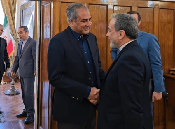 دیدار مجدد وزیر کشور پاکستان با عراقچی برای بررسی پیشنهادات/الجزیره: قیمت نفت به دلیل تردید نسبت به موفقیت مذاکرات افزایش یافت/فاکس نیوز: جمهوریخواهان مجلس نمایندگان آمریکا رای‌گیری درباره اختیارات جنگ با ایران را لغو کردند / ایسنا: رایزنی‌ها بر سر معدود اختلافات ایران و آمریکا هنوز نهایی نشده؛ سفر فرمانده ارتش پاکستان در صورت نهایی شدن چارچوب موردنظر دو طرف انجام می شود