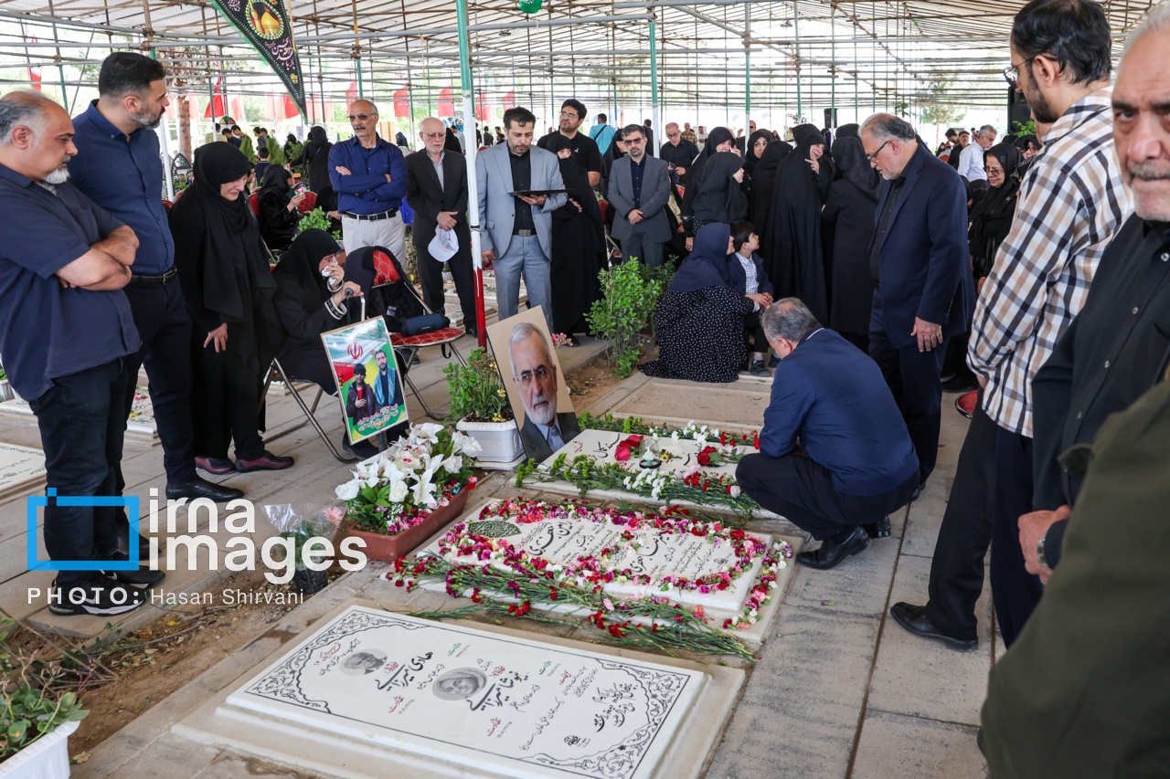 تصاویر: چهلمین روز شهادت «سیدکمال خرازی»