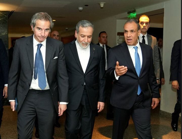 گفت‌وگوی تلفنی وزیر خارجه مصر و گروسی درباره آخرین وضعیت مذاکرات ایران و آمریکا/ تأکید عبدالعاطی بر حمایت از اقدامات دیپلماتیکی که به تفاهم منجر می‌شود