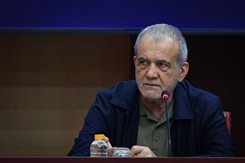 پزشکیان: همچنان در برخی عرصه‌ها با فاصله‌هایی نسبت به کشور‌های پیشرو و حتی برخی همسایگان مواجه هستیم/ فشار‌ها و چالش‌هایی که امروز جامعه با آن مواجه است، ساده و تک بعدی نیستند و راهکار‌های آن‌ها نیز ساده نیست/ مدیریت نباید به حلقه‌ای محدود از مدیران و تصمیم‌گیران منحصر شود/ نباید در جایگاه تماشاگر و خارج از گود باقی ماند؛ حل مشکلات کشور با نظاره‌گری امکان‌پذیر نیست