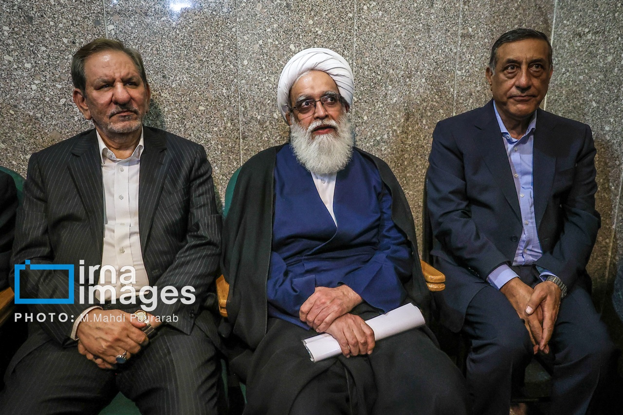 تصاویر: مراسم ترحیم خواهر «سیدمحمد خاتمی»