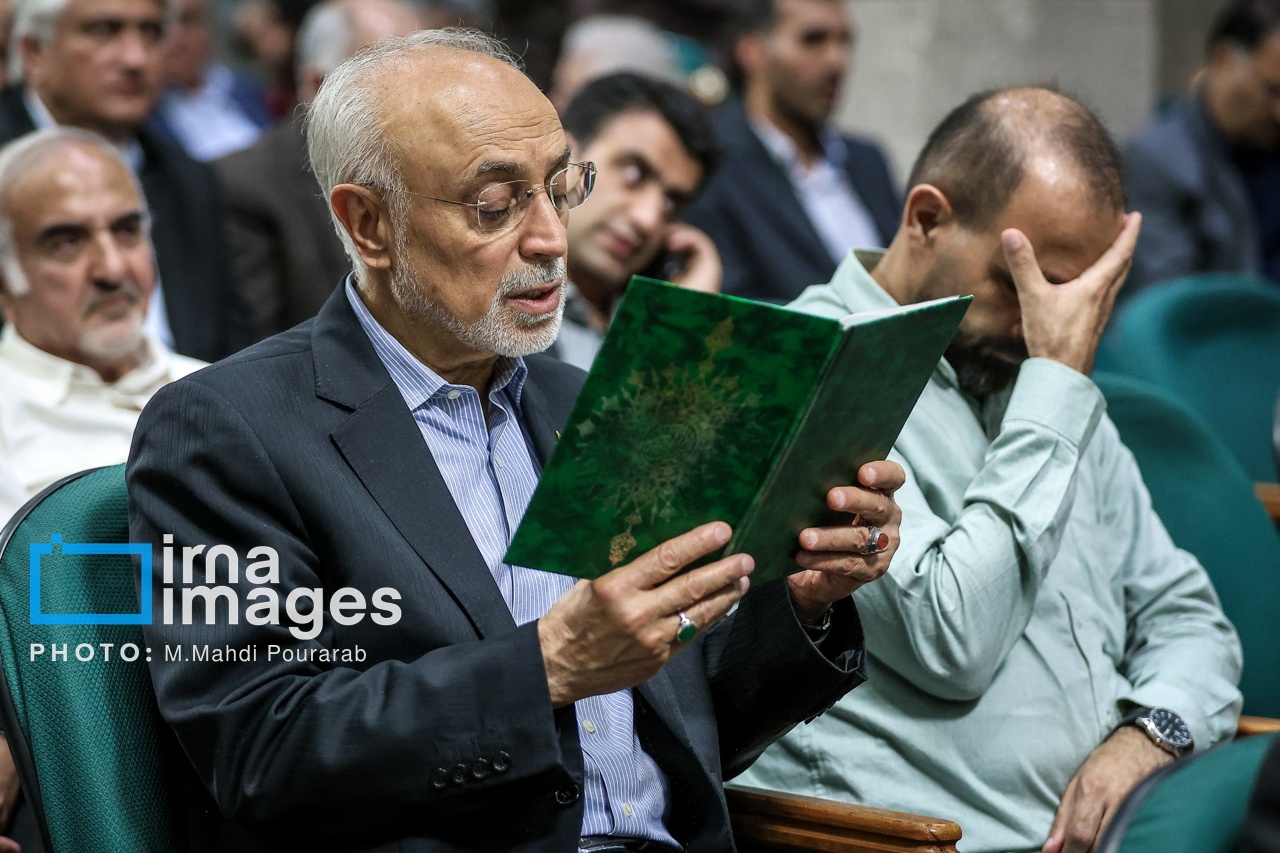 تصاویر: مراسم ترحیم خواهر «سیدمحمد خاتمی»