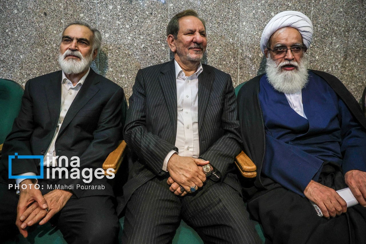 تصاویر: مراسم ترحیم خواهر «سیدمحمد خاتمی»