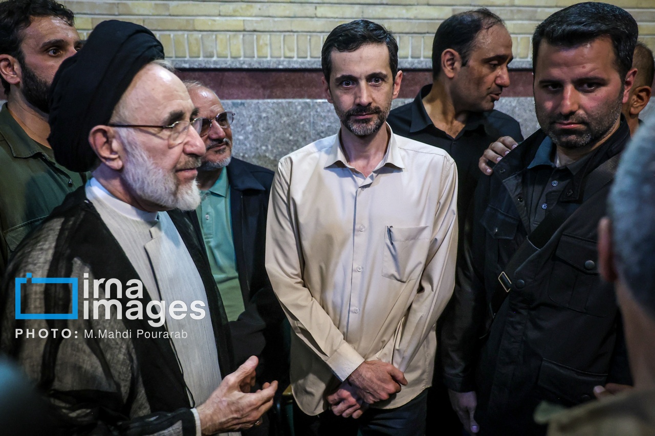 تصاویر: مراسم ترحیم خواهر «سیدمحمد خاتمی»