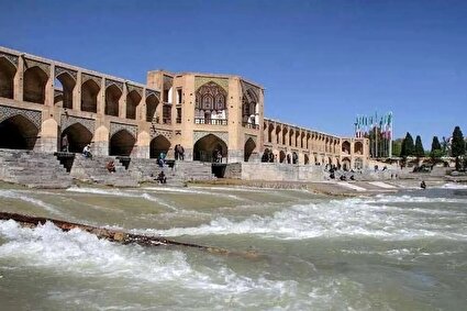 ببینید/ آب زاینده‌ رود به اصفهان رسید