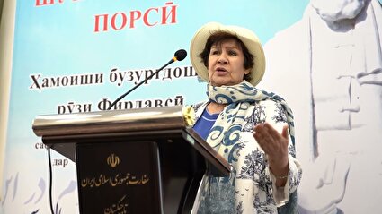 گلرخسار صفی‌اوا، شاعر و «مادر ملت تاجیک»: ایران مادر است، ایران ریشه است، ایران بنیاد است