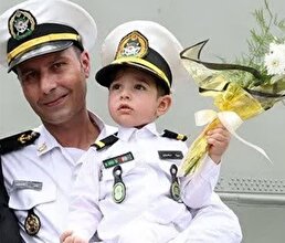 ببینید / مکالمه غمناک فرزند شهید اسفندیاری درباره نحوه شهادت پدرش در ناو دنا؛ «بابای منم اینجا بود؛ زیردریایی لعنتی پدرمو از من گرفت»