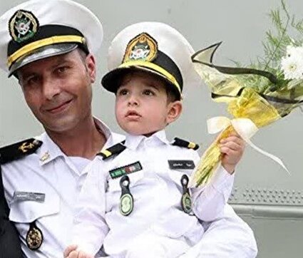 ببینید / مکالمه غمناک فرزند شهید اسفندیاری درباره نحوه شهادت پدرش در ناو دنا؛ «بابای منم اینجا بود؛ زیردریایی لعنتی پدرمو از من گرفت»
