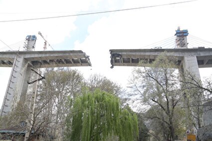 ببینید / تصویری جدید از حمله هوایی دشمن به پل بی۱ کرج در جنگ ۴۰ روزه
