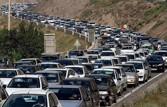 پلیس راه: ترافیک سنگین در محورهای شمالی و آزادراه‌های منتهی به تهران/ محدودیت تردد در جاده چالوس