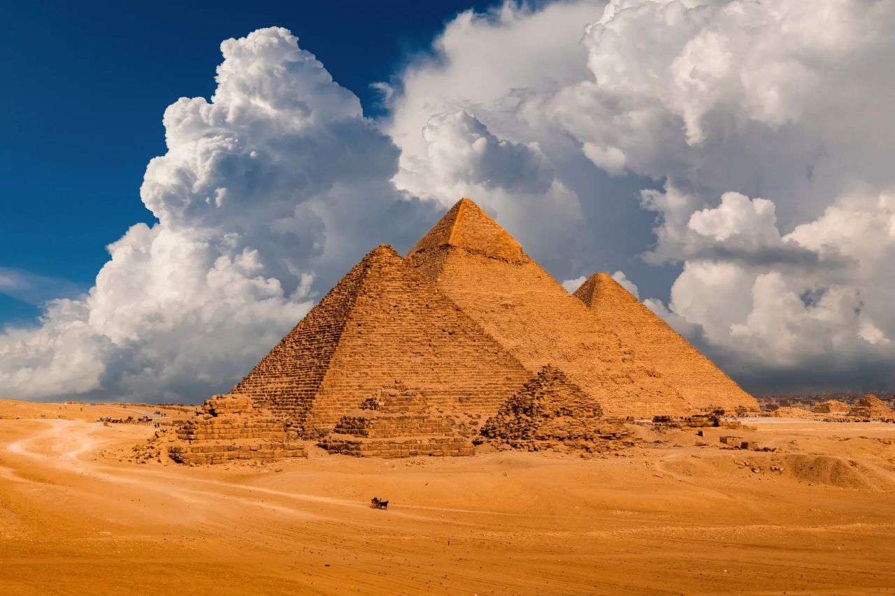 هرم بزرگ جیزه چگونه پس از ۴۶۰۰ سال همچنان در برابر زلزله‌ مقاوم است؟
