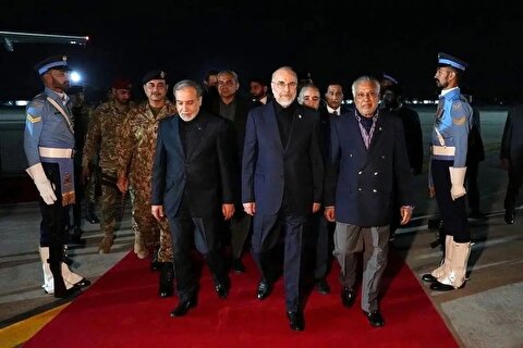 ایران پیشنهاد جدیدی برای پایان جنگ ارائه و مذاکرات را به دو مسیر تقسیم کرده/ در مسیر اول، ابتدا جنگ پایان می‌یابد و با آزادسازی منابع و لغو محاصره بنادر، تنگه موقتاً باز می‌شود تا «نظام حاکمیتی» جدید نهایی شود/ در مسیر دوم ایران متعهد می‌شود که به سلاح هسته‌ای دست پیدا نکند و اورانیوم بالای ۲۰٪ را تحت نظارت رقیق کند/ این طرح توسط همه طرف‌های میانجی و بازیگران منطقه‌ای، مورد توافق قرار گرفته