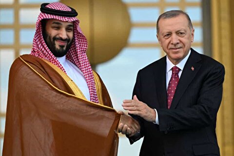 رسانه عبری یدیعوت آحارونوت: ترکیه و عربستان در حال پیش‌برد طرحی برای ایجاد یک «کریدور زمینی» هستند که کشور‌های حوزه خلیج فارس را به اروپا متصل می‌کند/ این پروژه اسرائیل را دور می‌زند، زیرا انتقال کالا میان آسیا و اروپا را بدون اینکه از اسرائیل عبور کند یا به بندر حیفا متکی باشد، فراهم می‌کند