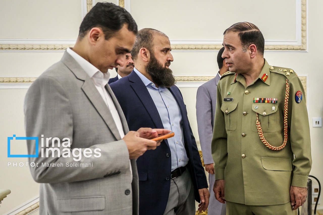 تصاویر: دیدار فرمانده ارتش پاکستان با وزیر امورخارجه