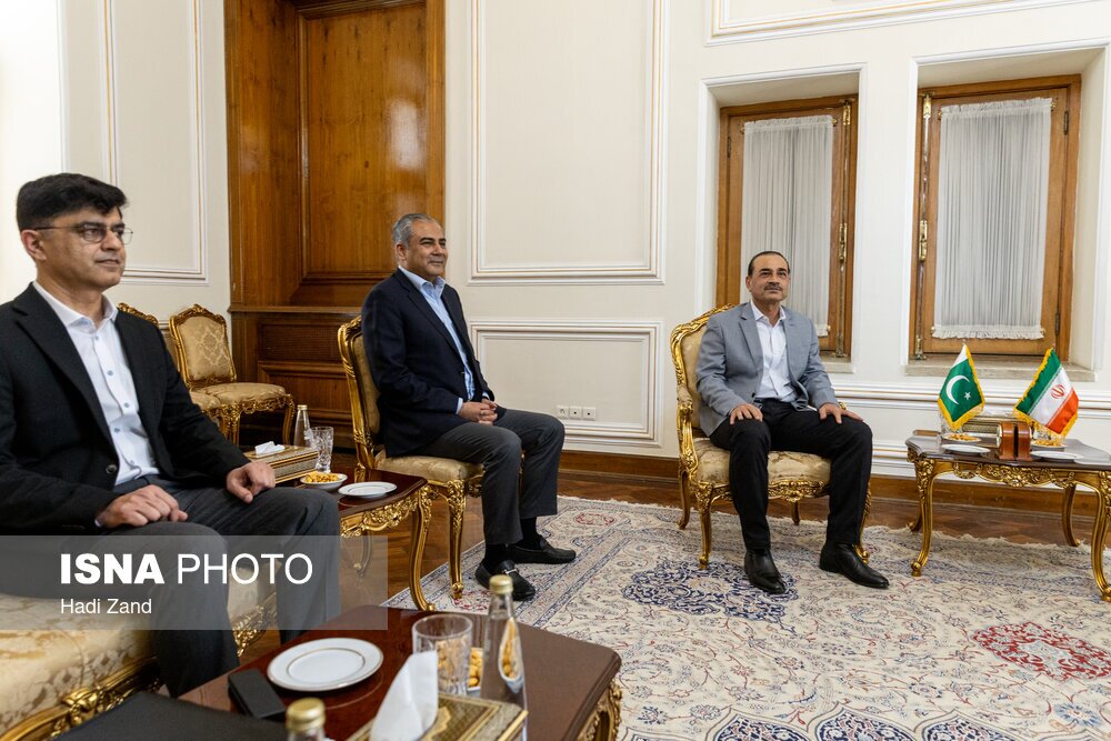 تصاویر: دیدار فرمانده ارتش پاکستان با وزیر امورخارجه