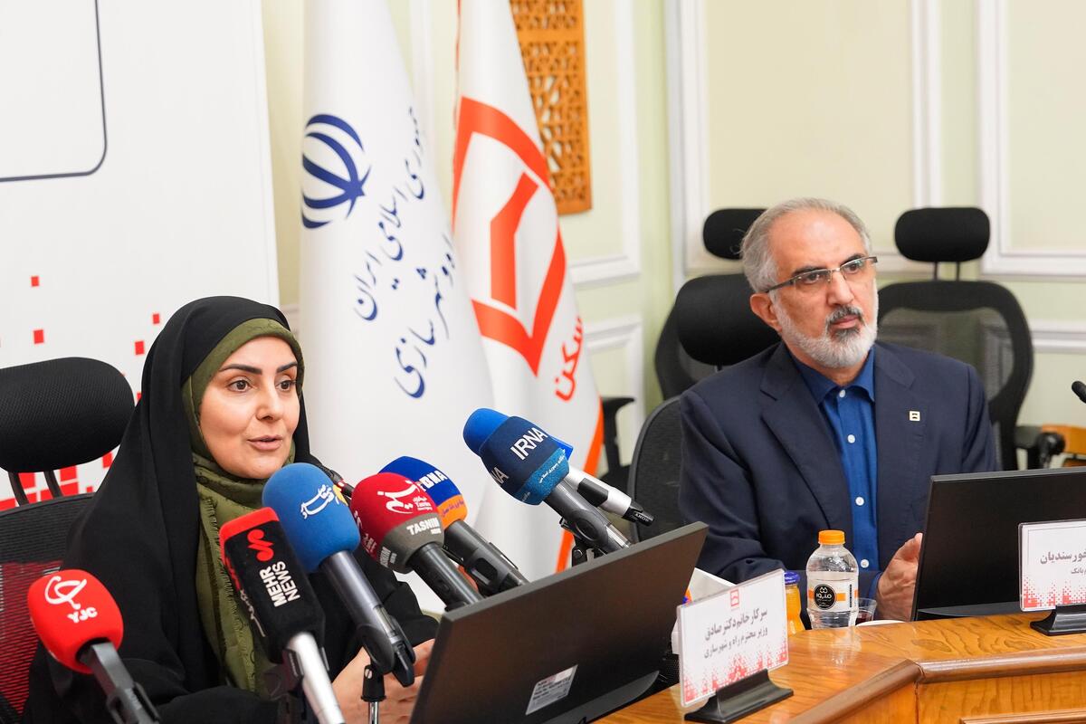 وزیر راه و شهرسازی: کاهش ۸۰ همت ناترازی بانک مسکن دستمریزاد دارد/ قدردانی ویژه از اقدام جهادی بانک مسکن در حمایت از آسیب‌دیدگان جنگ رمضان/ تأکید بر تسریع در افزایش سرمایه و اجرای طرح مسکن استیجاری