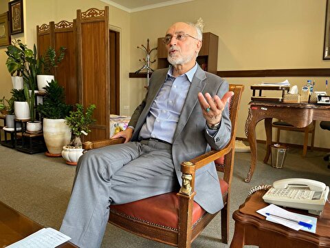 علی اکبر صالحی: این یک واقعیت است که درون‌گرا و منزوی شدیم؛ تکلیف روابط بین‌الملل ما روشن نیست / باید از این هاله‌ای که برای خود ایجاد کردیم، خارج شویم و به سمت اصلاح روابط بین‌الملل برویم