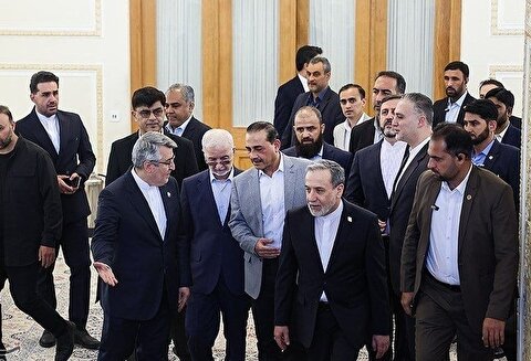 امریکا متعهد شده طی ۶۰روز امکان دسترسی ایران به ۱۲میلیارد دلار از دارایی هایش را فراهم کند طوری که این منابع قابلیت انتقال و هزینه‌کرد در بانک‌های مقصد موردنظر ایران را داشته باشند/ایران مرجع انحصاری تشخیص ماهیت شناور‌های عبوری است؛ هر شناوری که محموله آن تهدیدآمیز تلقی شود به عنوان کشتی تجاری شناخته نمی‌شود/تعیین مسیر حرکت و هزینه خدمات ناوبری در حوزه تصمیم‌گیری ایران دیده شده