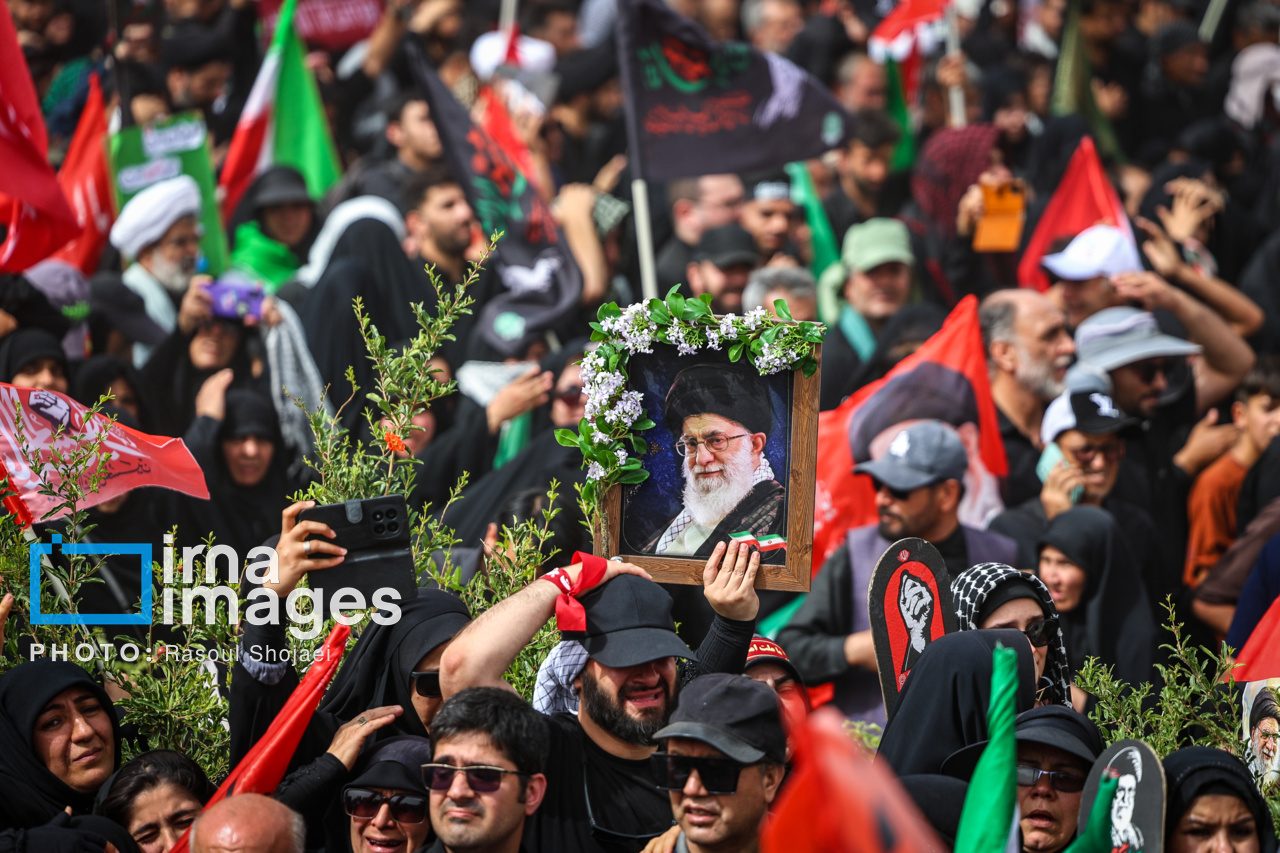 تصاویر/ آیین بدرقه پیکر رهبر شهید انقلاب در قم