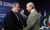 میانجی‌گران در تلاش‌ها برای بازگرداندن امریکا و ایران به پای میز مذاکره و جلوگیری از یک جنگ تمام‌عیار در خاورمیانه به پیشرفت‌هایی دست یافته‌اند / پیشرفت حاصل شده «قابل توجه» است / همچنین میانجی‌گران با ایران و عمان بر روی مکانیسمی برای مدیریت تردد شناور‌ها از تنگه هرمز کار می‌کنند