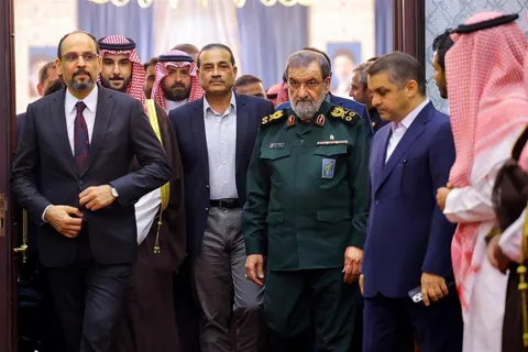 رویترز به نقل از یک مقام پاکستانی:  عاصم منیر با موافقت ترامپ راه‌حلی برای پایان دادن به درگیری‌ها به ایران ارائه کرده / این راه‌حل منافعی برای هر دو طرف آمریکایی و ایرانی در نظر گرفته / کشورهای عضو پیمان مکه و قطر می‌توانند در صورت پذیرش این پیشنهاد، نقش ضامن را ایفا کنند