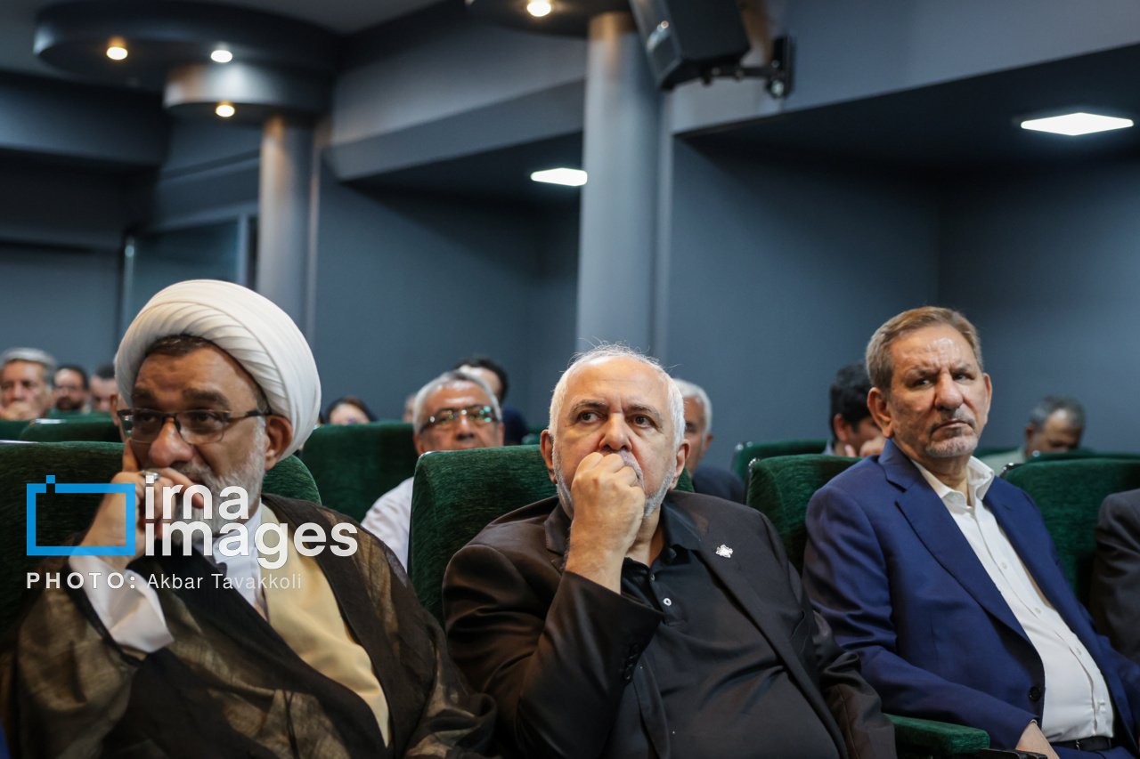 تصاویر: رونمایی از یادنامه شهید «سیدکمال خرازی»