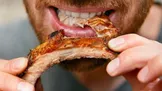 زنان گوشت‌خوار بیشتر از زنان گیاه‌خوار به ۱۰۰ سالگی می‌رسند؛ اما به یک شرط مهم