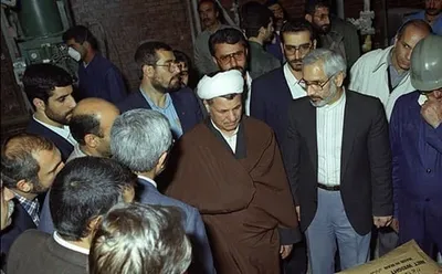 خاطرات آیت الله هاشمی رفسنجانی، ۲۸ آذر ۱۳۷۷: در جلسه استیضاح کلینتون، موافقان می‌گفتند جرم مهم‌تر او، دروغ‌گفتن و جلوگیرى از اجراى عدالت است