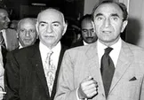 یادداشت‌های علم، چهارشنبه ۱۳ تیر ۱۳۵۲: وزیر مختار انگلیس بدبخت را از خواب پراندم تا گفته‌ام را تصحیح کنم