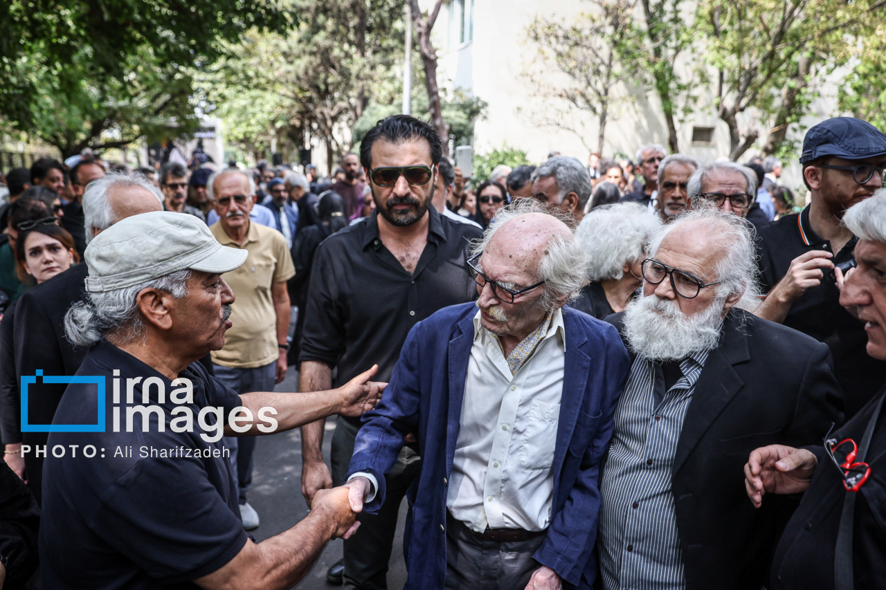 تصاویر: مراسم تشییع و خاکسپاری پیکر جواد مجابی