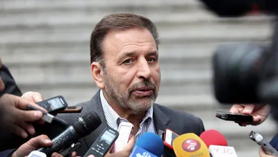 واعظی: سرمایه‌گذاران بورس هیجانی تصمیم نگیرند