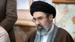 ببینید/ روایت عباس حیدرزاده، مداح سرشناس از حضور رهبر انقلاب در مراسم تدفین پیکر رهبر شهید در حرم امام رضا