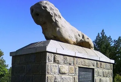 قسمت ۳: مجسمه‌ی «شوهردرست‌کن» در همدان
