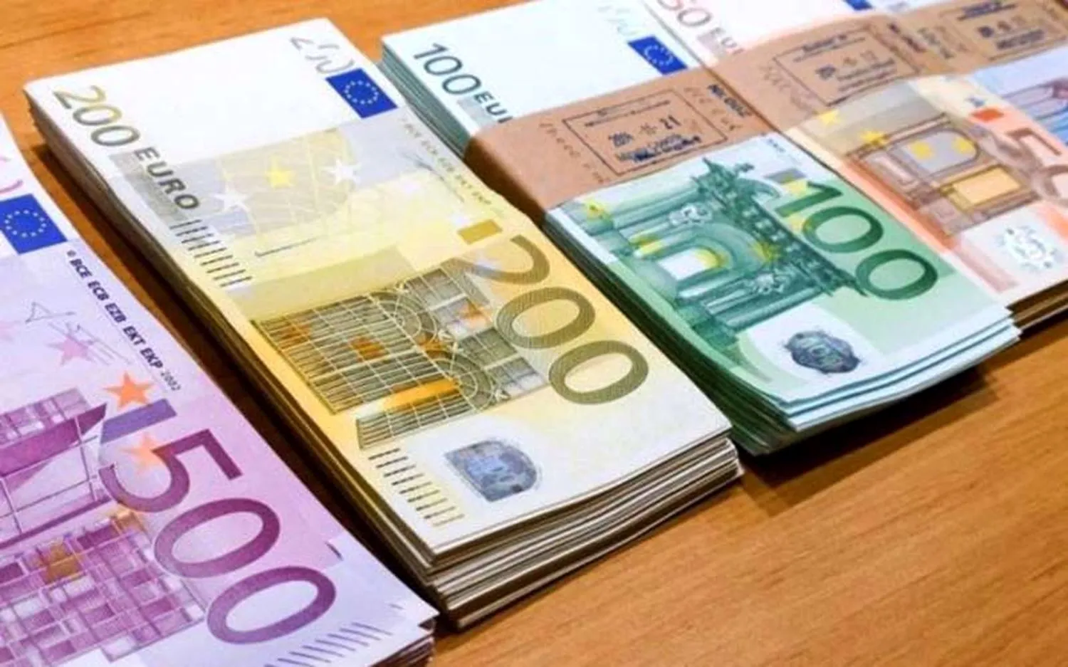قیمت یورو، امروز پنجشنبه ۵ شهریور ۱۴۰۵