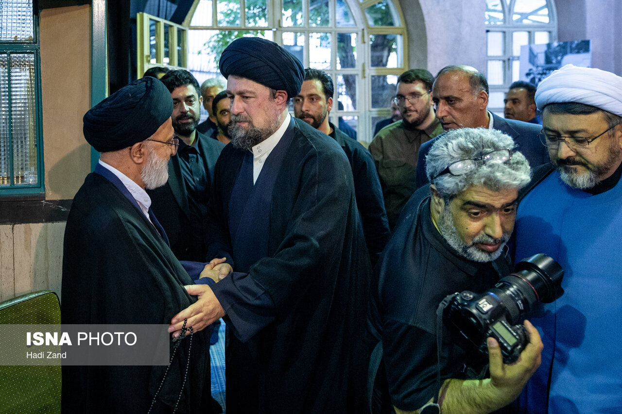 تصاویر: مراسم بزرگداشت رهبر شهید در حسینیه جماران