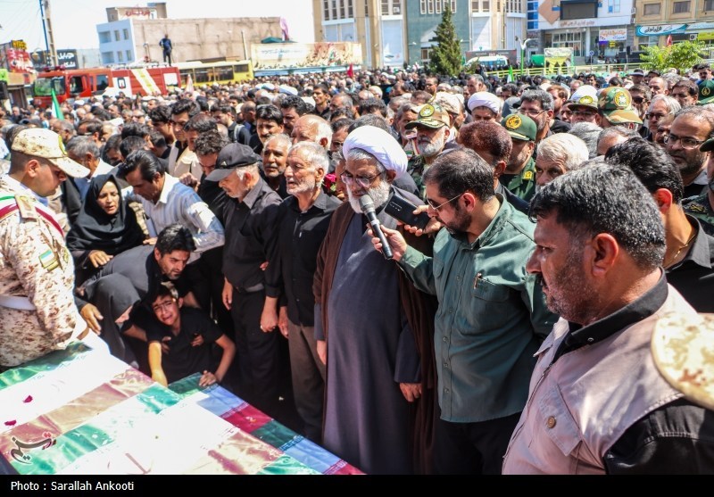 تصاویر: تشییع پیکر سه سرباز شهید پادگان بمپور در رفسنجان