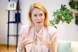 مسئول سرویس اقدام خارجی اتحادیه اروپا: جنگ ترکیبی روسیه اروپای جنوبی را هم تهدید می‌کند / پهپادها می‌توانند از دریا برخاسته و به کشورهایی مانند اسپانیا و پرتغال نیز برسند / باید دست از این تظاهر برداریم که روسیه در حال مذاکره برای صلح است  / تحریم‌ها و تمام شدن منابع مالی مسکو راه مناسبی برای افزایش فشارها بر  روسیه و تغییر در وضعیت جنگ است