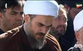 ویدیو/ حضور پدر شهیده زهرا محمدی گلپایگانی، نوه ۱۴ ماهه رهبر شهید در مراسم تشییع